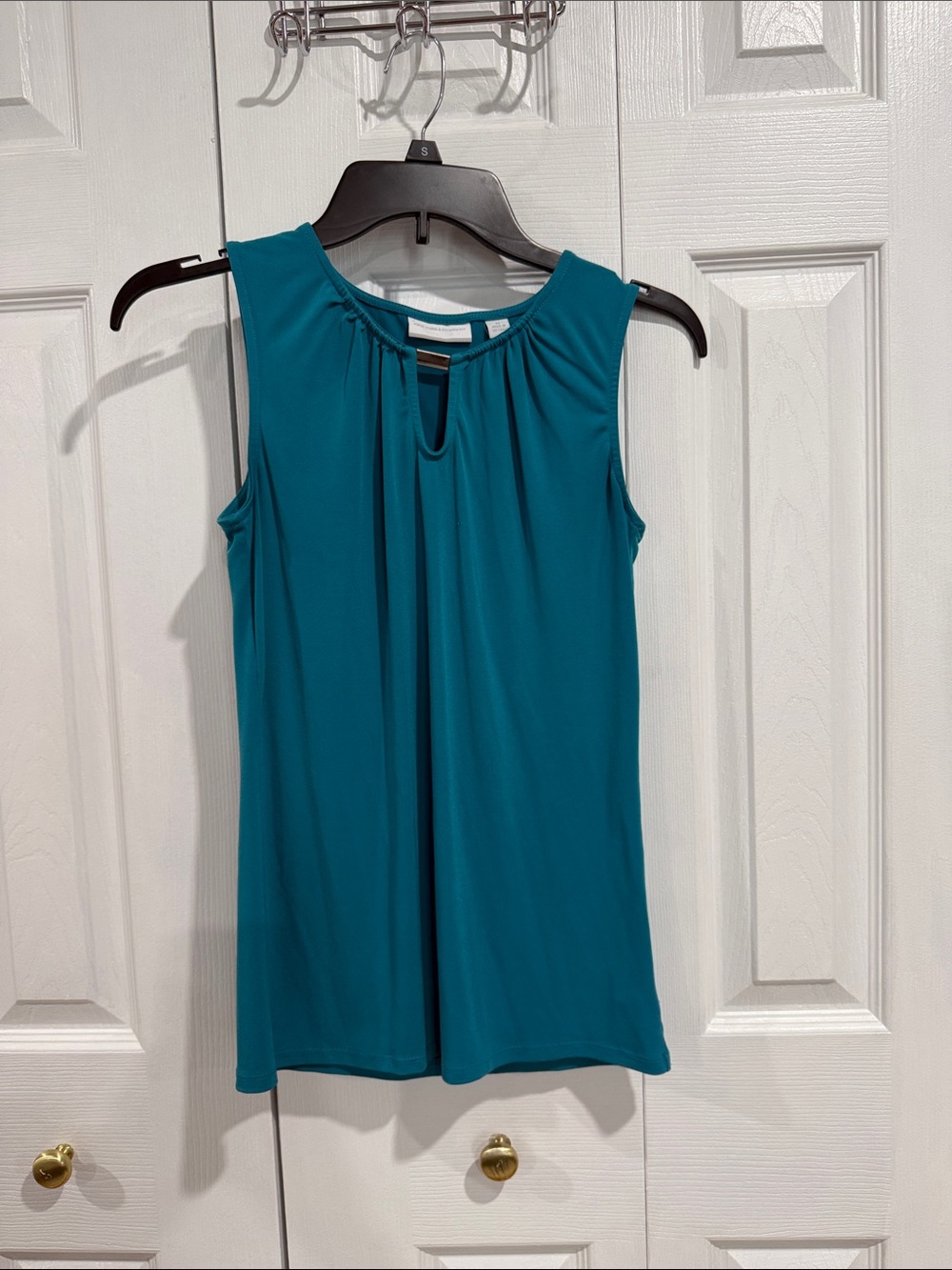 New York & Company Teal Sleeveless Keyhole Camisole